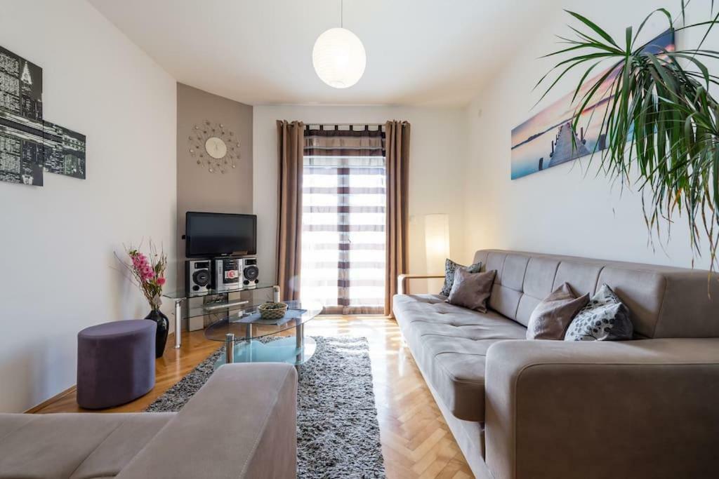 Apartmani Jelena Omiš Buitenkant foto